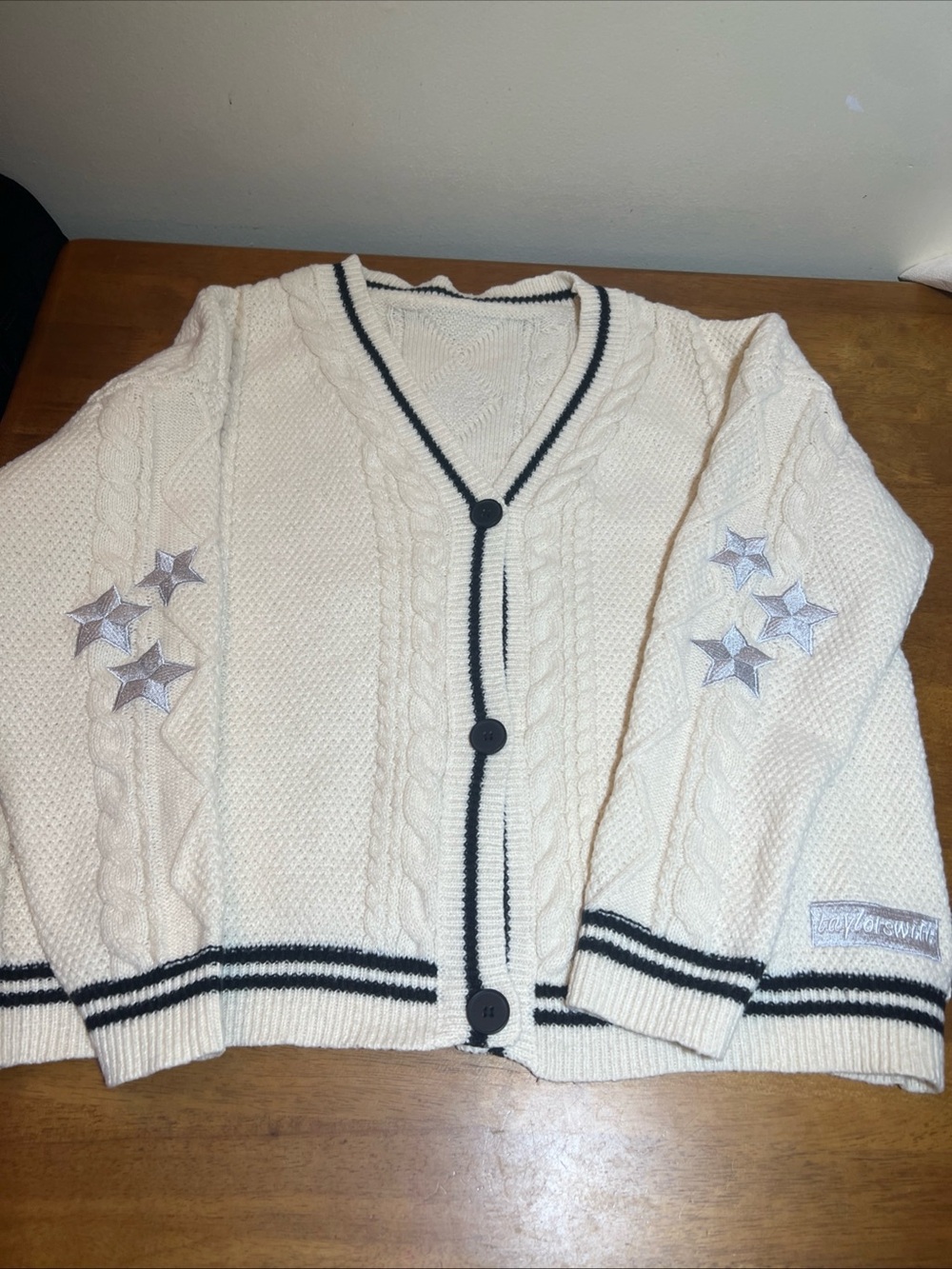 Taylor Swift Cream V‑Neck Cable Knit Sweater with Navy Stripe Trim Size M/L - Picture 2 of 7